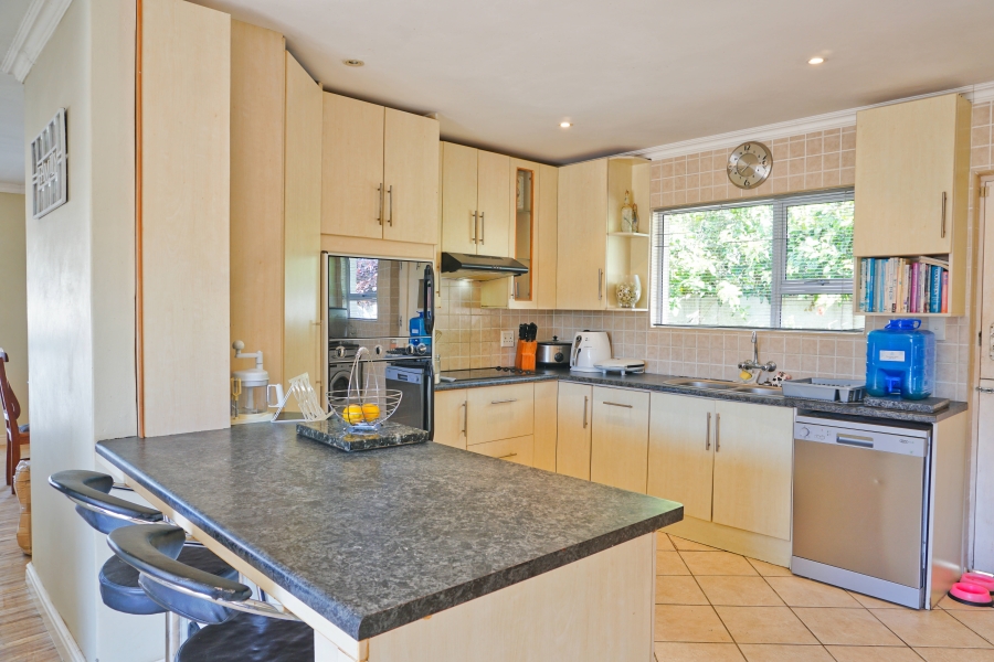 6 Bedroom Property for Sale in Kidds Beach Eastern Cape
